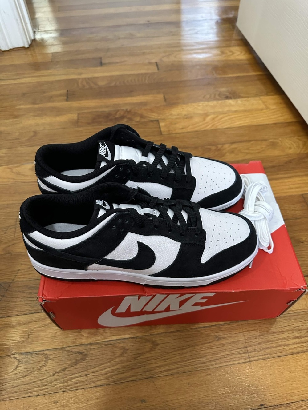 *Used* Jordan 1 Low Big Kid Black Red (553558-161) Size 7Y